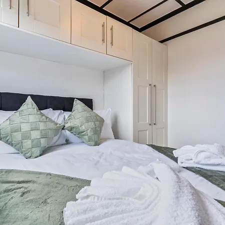 Heart Of Acton - Perfect For Large Groups Apartment London Exterior photo